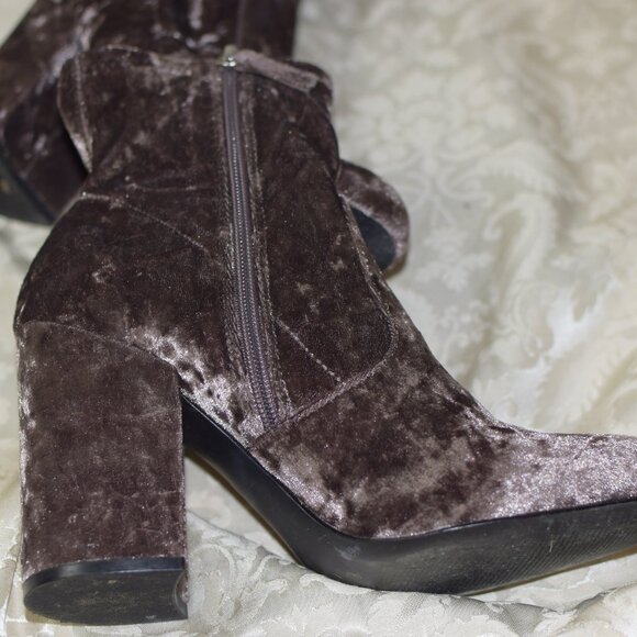 Steve Madden Velvet Booties Size 7.5 - Picture 8 of 13